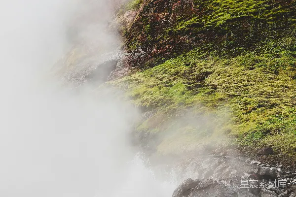 高清摄影 火山口的蒸汽与苔藓