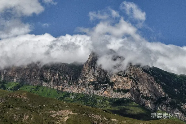 高清摄影 云雾缭绕的山峰