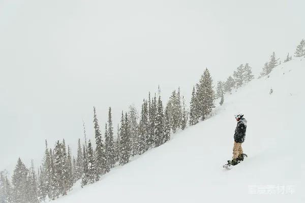 高清摄影 雪地滑板者