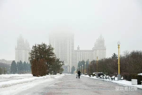 高清摄影 雪后莫斯科大学的宁静