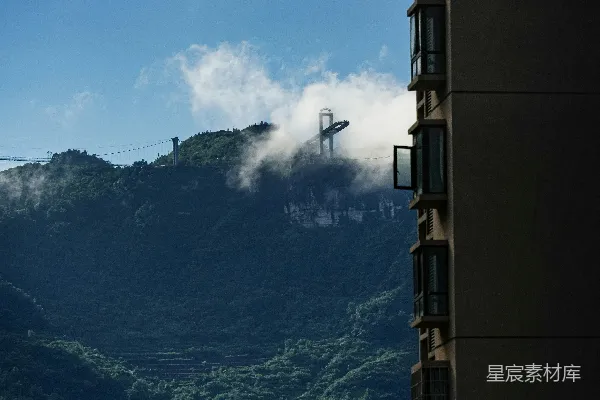 高清摄影 山间雾中建筑