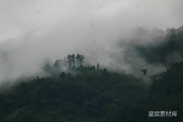 高清摄影 雾中的山峦