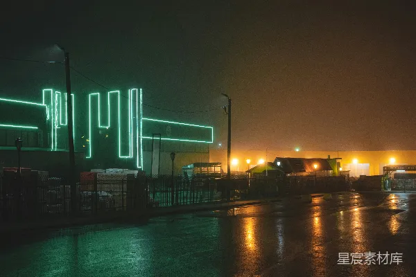 高清摄影 霓虹灯下的工业夜景