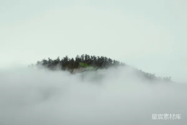 高清摄影 云海中的孤峰