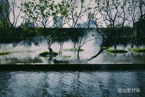 高清摄影 雾气缭绕的水景公园