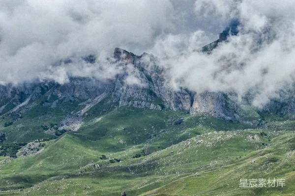 高清摄影 云雾缭绕的山峰