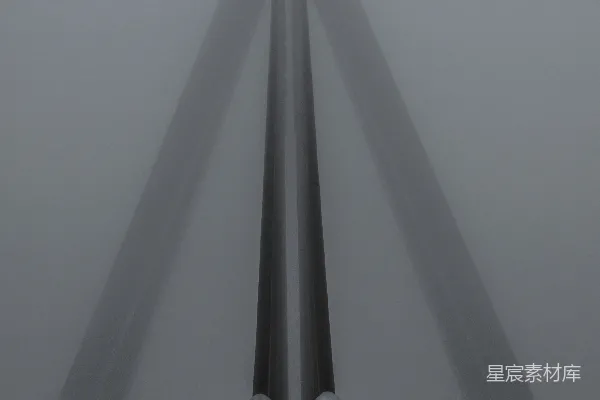 高清摄影 雾中高塔