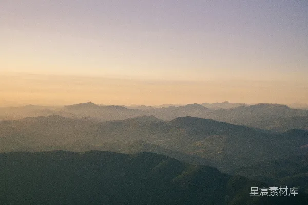 高清摄影 晨光中的群山