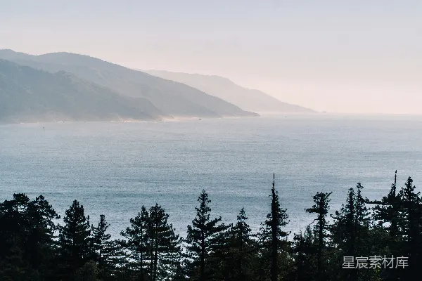 高清摄影 山脉与宁静海岸线
