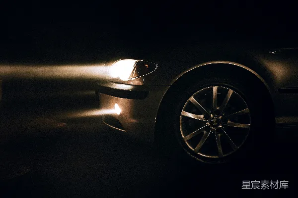 高清摄影 夜行中的车