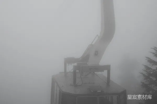 高清摄影 雾中缆车