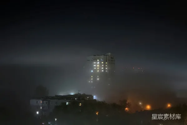 高清摄影 夜幕下的雾中高楼