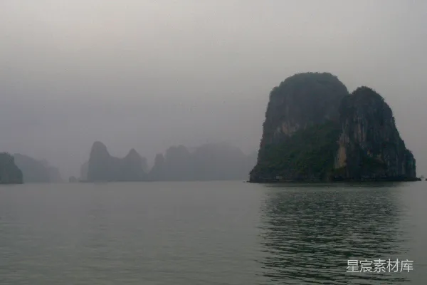 高清摄影 雾中的喀斯特地貌