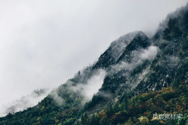 高清摄影 雾中的山峦