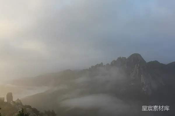 高清摄影 云雾缭绕的山景