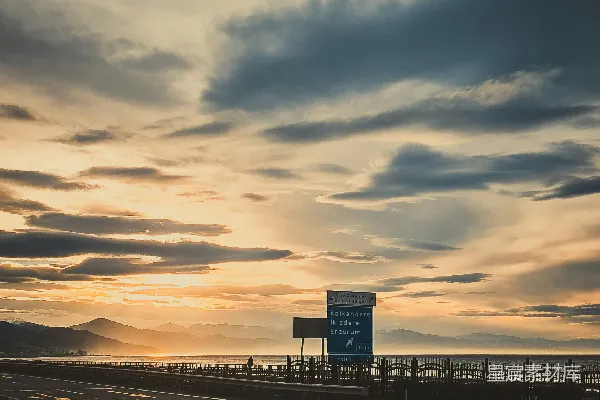 高清摄影 夕阳下的公路与海景