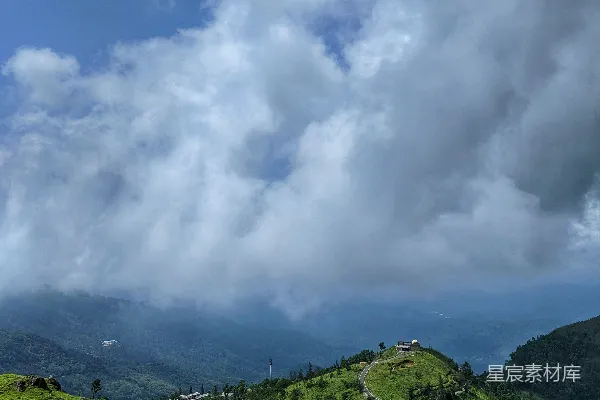 高清摄影 云海与绿野的宁静山景