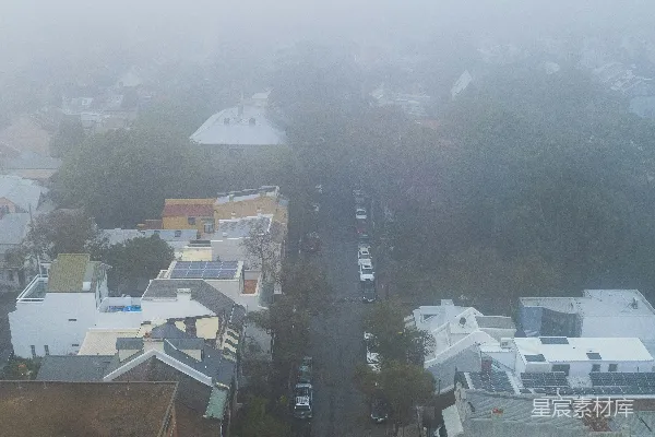 高清摄影 雾中的城市街景