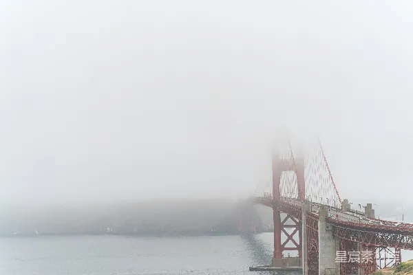 高清摄影 金门大桥雾中景象