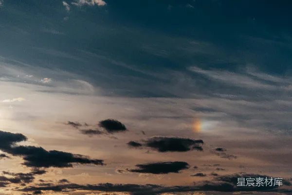 高清摄影 夕阳下的彩虹云