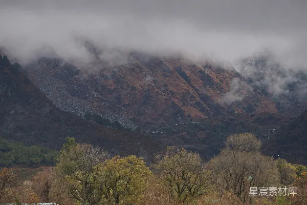高清摄影 雾中山峦
