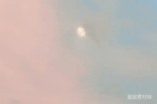 高清摄影 云中的月亮