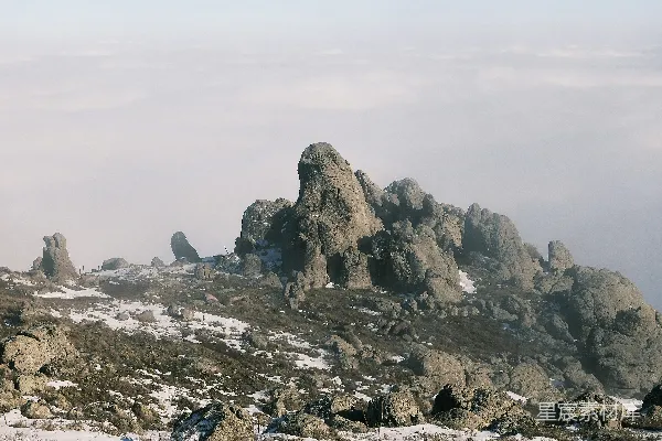 高清摄影 雪后岩石山景