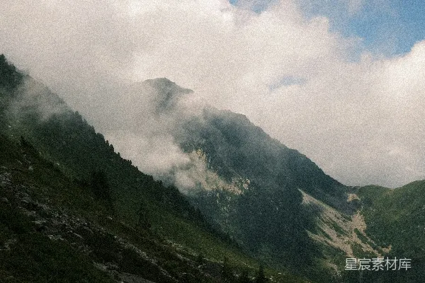高清摄影 云雾缭绕的山峰