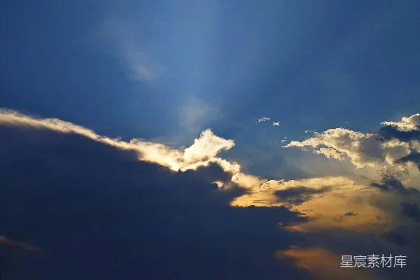 高清摄影 夕阳余晖下的云层