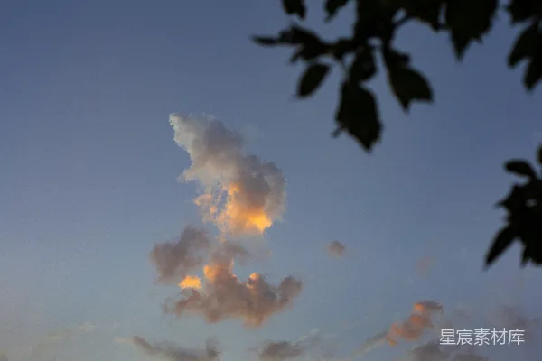 高清摄影 夕阳下的云朵