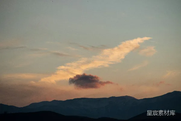 高清摄影 夕阳下的山脉轮廓