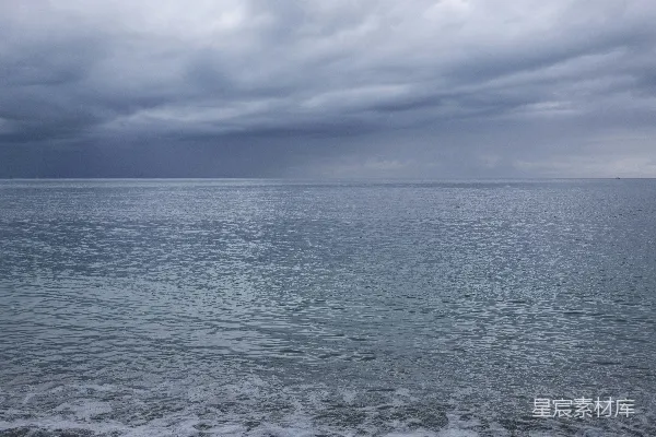 高清摄影 阴云密布的海岸线