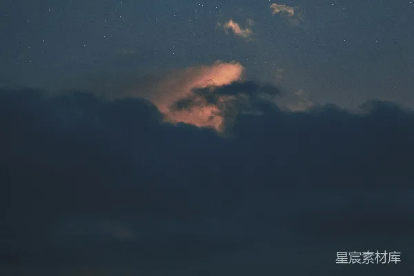 高清摄影 夜空中的云与星星