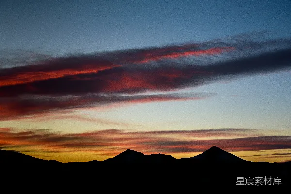 高清摄影 夕阳下的山峦剪影