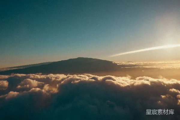 高清摄影 云海中的山峰