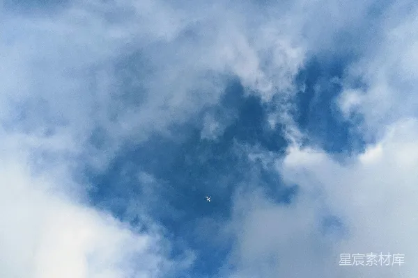 高清摄影 翱翔云端的飞机