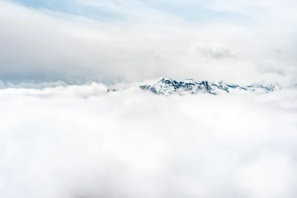 高清摄影 云海中的雪山