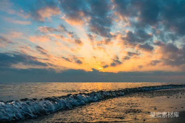高清摄影 海浪拍打沙滩的日落