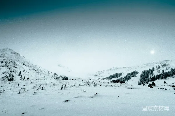 高清摄影 雪景中的宁静山谷