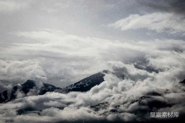 高清摄影 云海中的山峰
