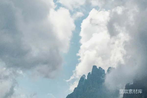 高清摄影 云雾缭绕的山峰