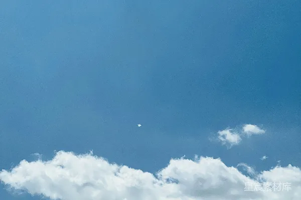 高清摄影 蓝天白云与纸飞机