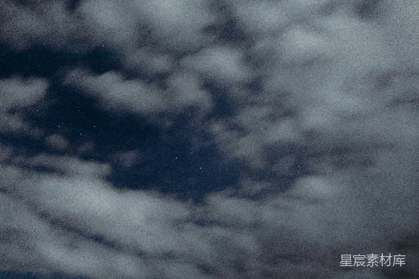 高清摄影 夜空中的星云与云层