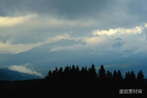 高清摄影 云雾缭绕的山景