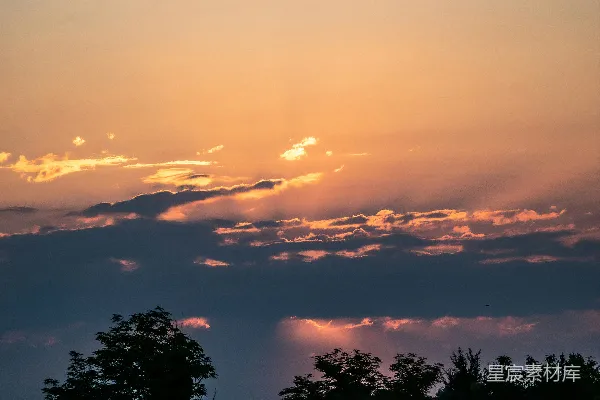 高清摄影 夕阳下的云彩