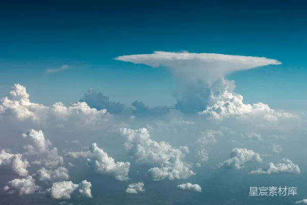 高清摄影 蓝天白云：宁静的天空