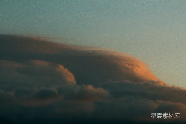 高清摄影 夕阳下的云层
