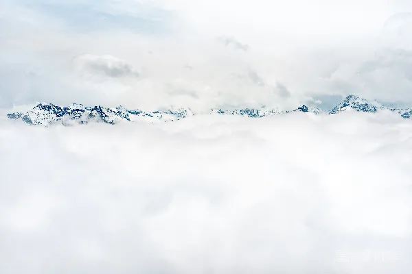 高清摄影 云海中的雪山