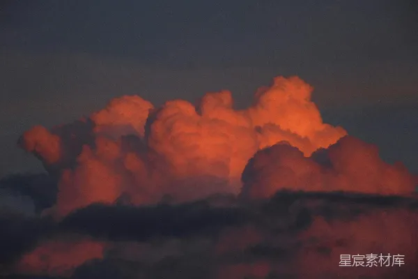 高清摄影 夕阳下的云层