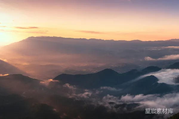 高清摄影 晨曦下的山间云海